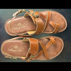 Lovely luggage color leather sandals.